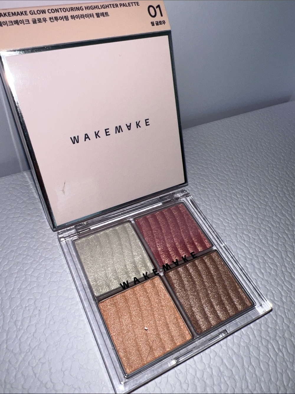 Wakemake Glow Contouring Highlighter palette in 01 Warm Glow